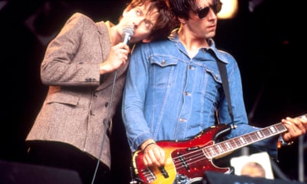 Jarvis Cocker (left) and Steve Mackey of Pulp at Glastonbury 1994.