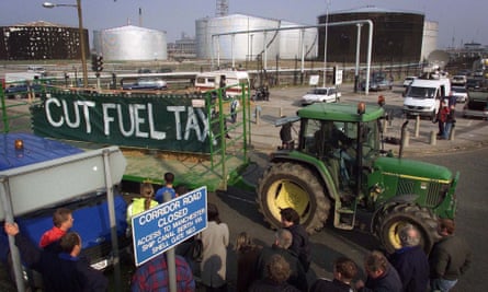 Farmers with a tractor blockade the Stanlow oil refinery in 2000