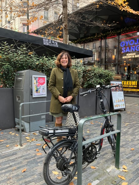 Peeters standing in front of bike against bike stand