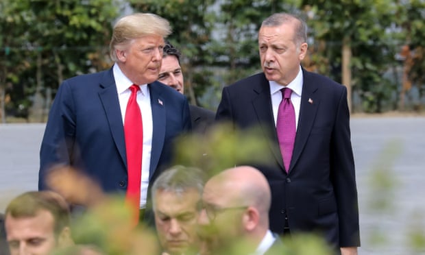 Trump walked to the family photo with Turkish president Recep Tayyip Erdoğan.