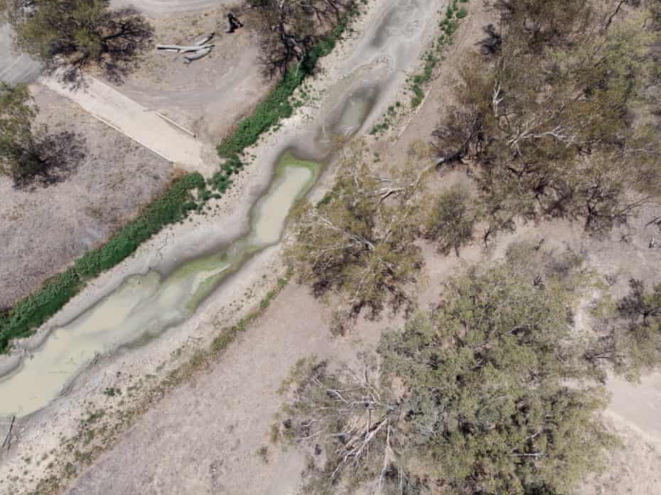 An aerial image of the dried out Namoi river.