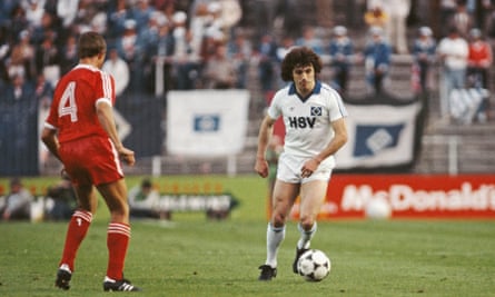 Kevin Keegan in action for Hamburg in the final.
