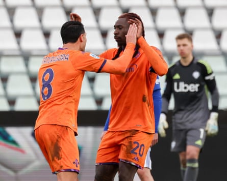 Moise Kean (right) celebrates after scoring a penalty for Fiorentina at Como.