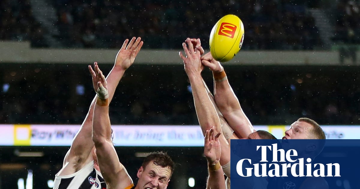 Adelaide, Collingwood Clash in AFL Qualifying Final Amid Rivalry Surge