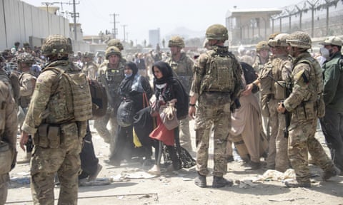 British and US military engaged in the evacuation of people from Kabul, 20 August 2021.