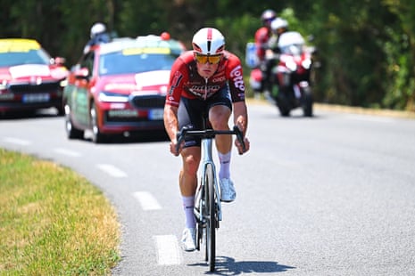 Baptiste Veistroffer goes from the peloton.