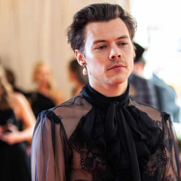 Harry Styles with pearl earring