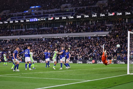 Jeremy Doku curls in a shot against Everton.