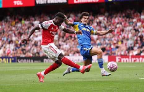 A thumping shot from Bukayo Saka doubles Arsenal’s lead.