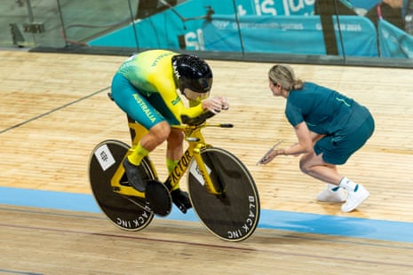 Oliver Bleddyn of Australia on his way to winning gold in the men’s 4000m individual pursuit.