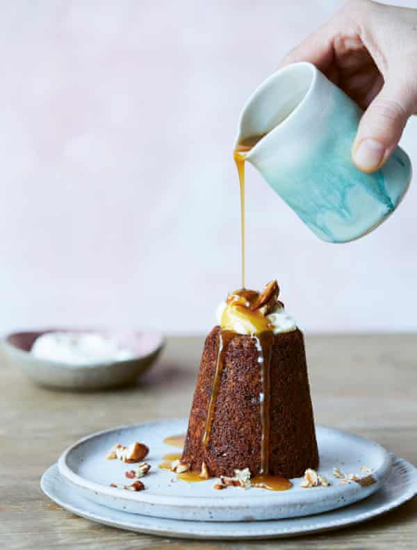 Sticky date puddings