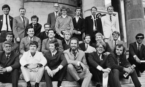 Radio 1’s DJ lineup in 1967. Back row (left to right); Tony Blackburn, Jimmy Young, Kenny Everett, Duncan Johnson, Robin Scott (controller), David Ryder, Dave Cash, Pete Brady, David Symonds. Middle Row (left to right): Bob Holness, Terry Wogan, Barry Alldiss, Mike Lennox, Keith Skues, Chris Denning, Johnny Moran, Pete Myers. Front row (left to right); Pete Murray, Ed Stewart, Pete Drummond, Mike Raven, Mike Ahern, and John Peel.
