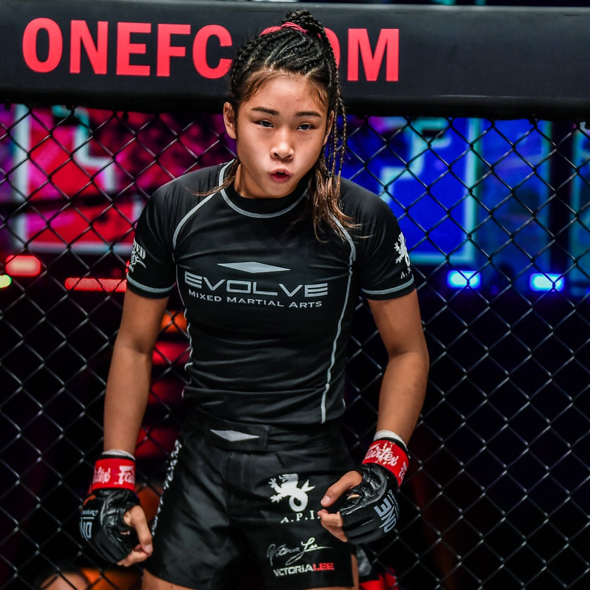 Rising MMA star Victoria 'The Prodigy' Lee dies at age of 18 | MMA | The  Guardian