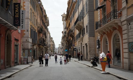Pedestrians take to Rome’s streets
