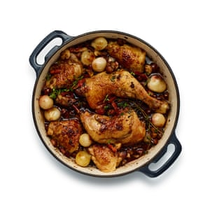 Finally, return the onions, garlic and mushrooms to the pot, cook for 20 minutes and serve.