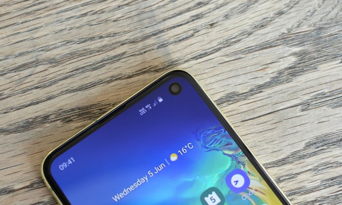 Samsung Galaxy S10e Review The Cheaper One Technology The