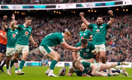 Jamie Osborne scores Ireland’s fifth try at Twickenham