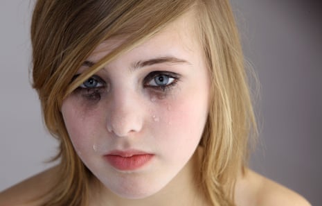 Should you use a tear stick to fake cry? - The Face