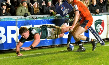 Jasper Wiese of Leicester scores the only try of the game against Edinburgh