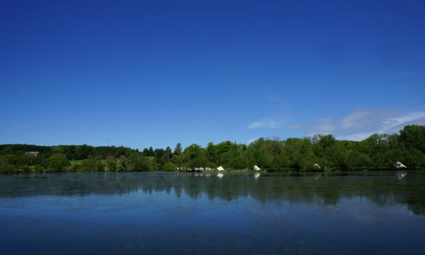 Idyllic lake setting