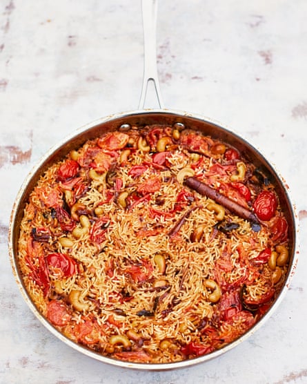 Summer pilau with tomato, coconut and cashews