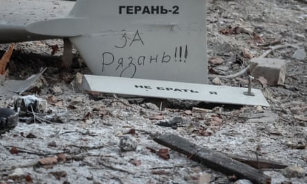 Parts of the drone are seen at the site of a building destroyed in Kyiv. The inscription reads “For Ryazan”.