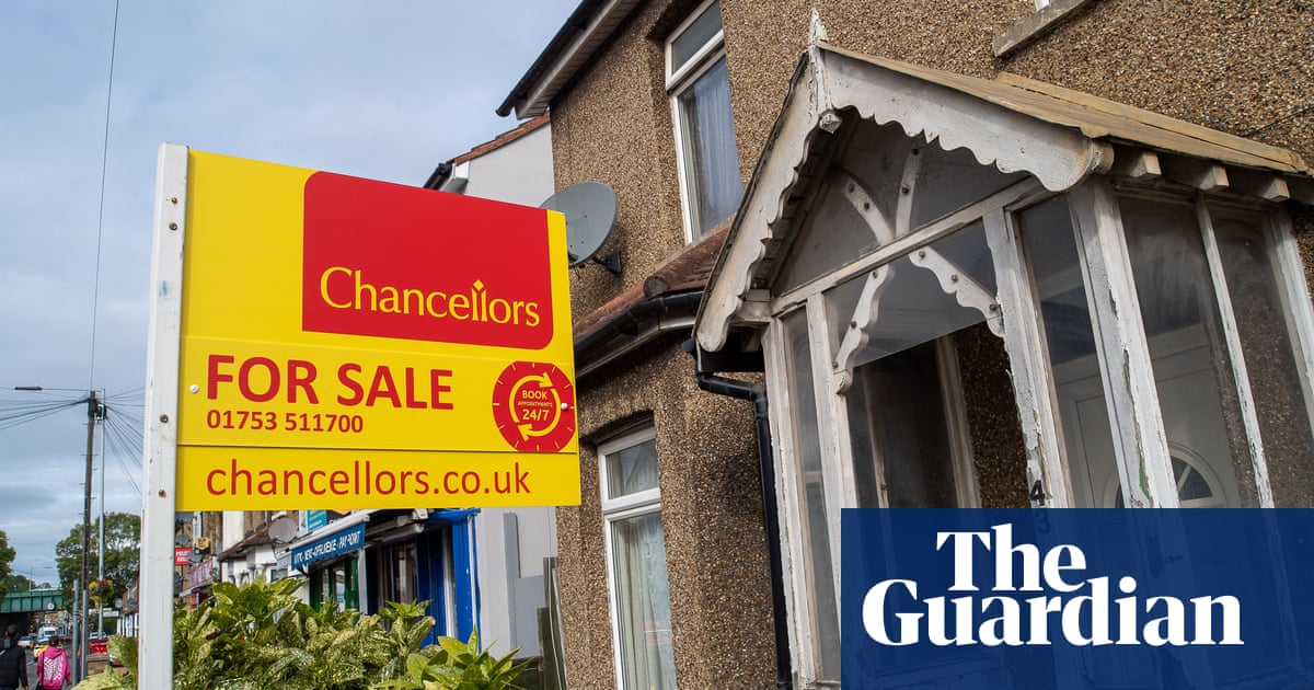 UK demand for mortgages slumps as interest rates deter buyers
