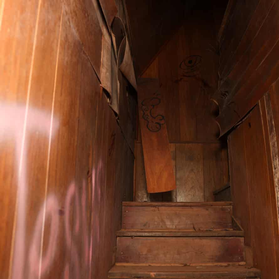 A structure in disrepair at Fantasy Glades