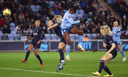 لاعبة مانشستر سيتي خالدة