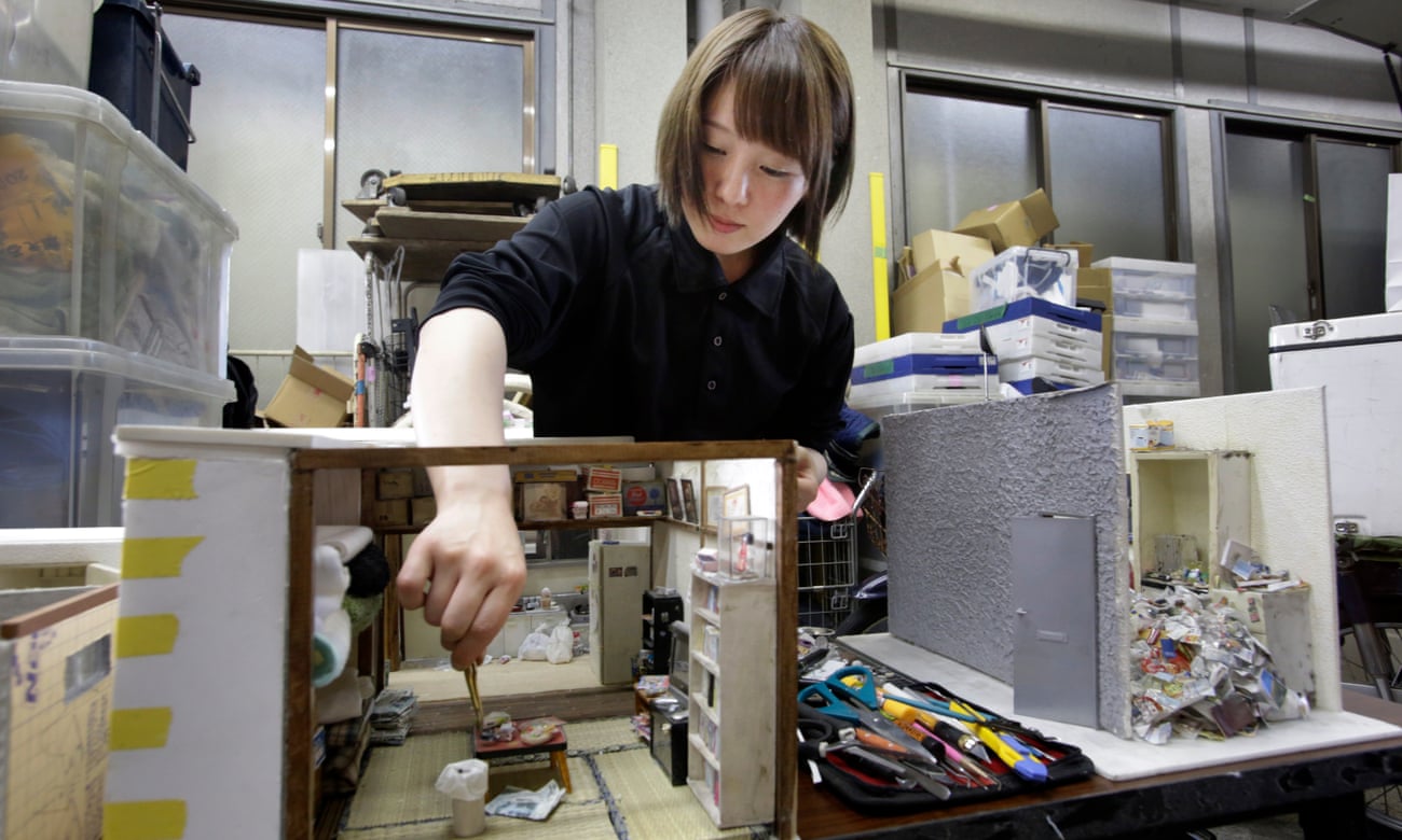 Miyu Kojima at work on one of her pieces