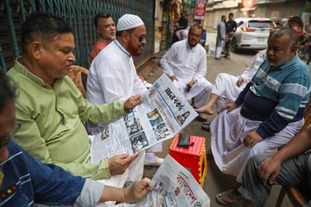 Cittadini del Bangladesh celebrano i risultati delle elezioni democratiche nel strade