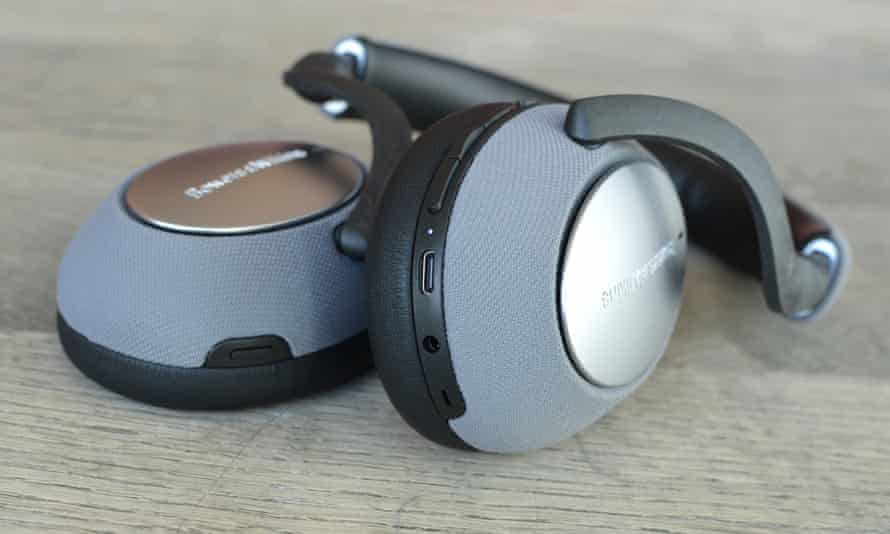 Bowers and Wilkins PX7