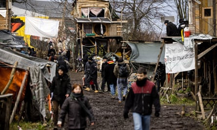 Structures built by activists in Licerat