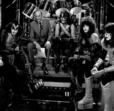 NBC News correspondent Edwin Newman, third left, with KISS in 1977.