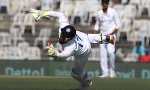 Leach goes for 5, caught by Pant