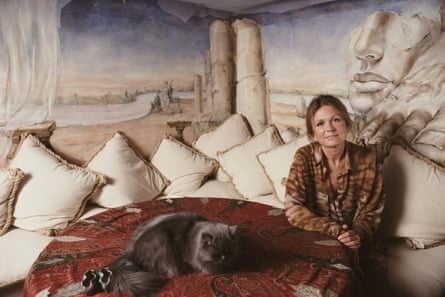 Gloria Steinem at home in 1990