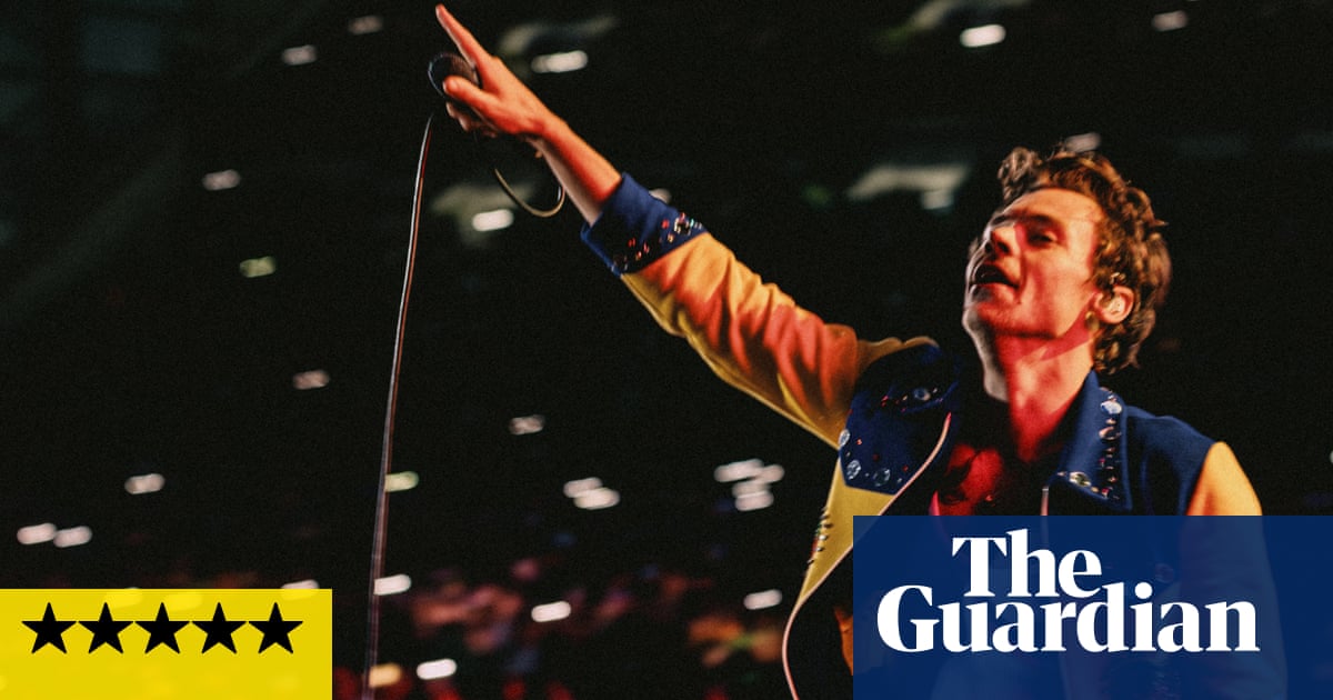 Harry Styles review – joy, tears and conga lines at Harry’s house party
