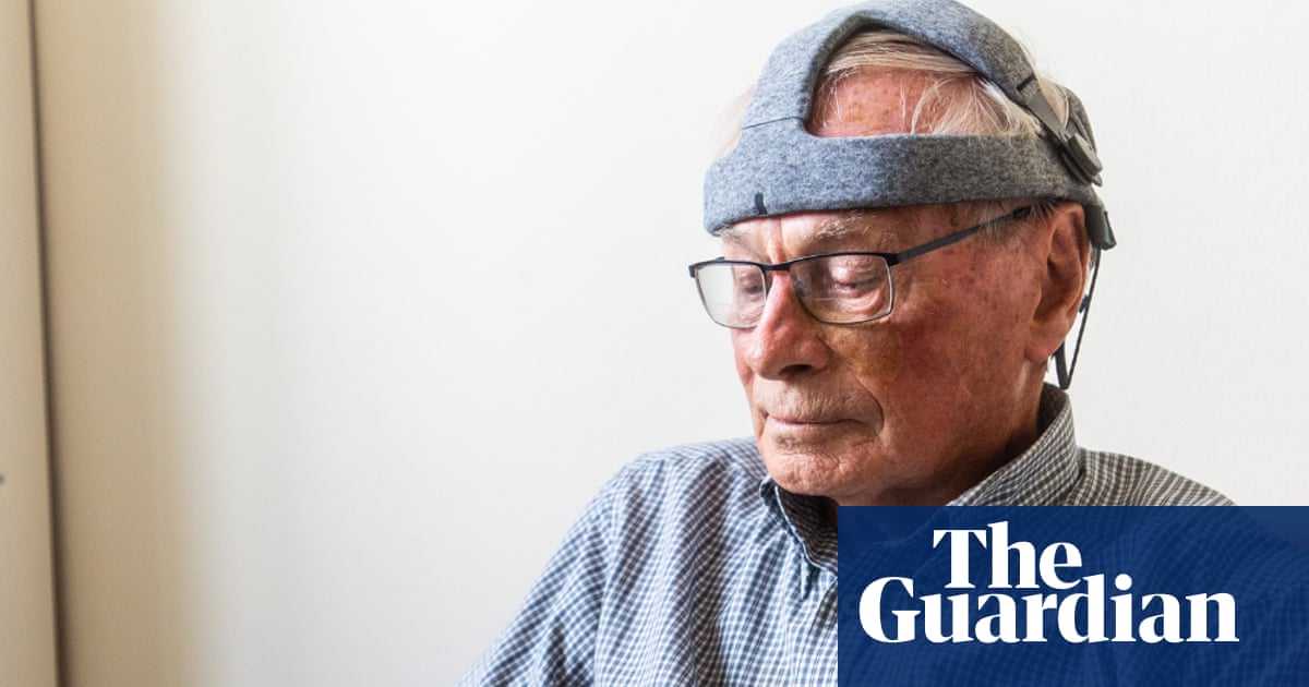 Three-minute test helps identify people at greater risk of Alzheimer's, trial finds