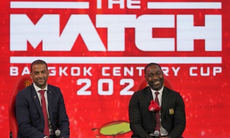 The former Liverpool defender Phil Babb (left) and former Manchester United striker Andy Cole in Bangkok in March to announce the clubs’ pre-season meeting.