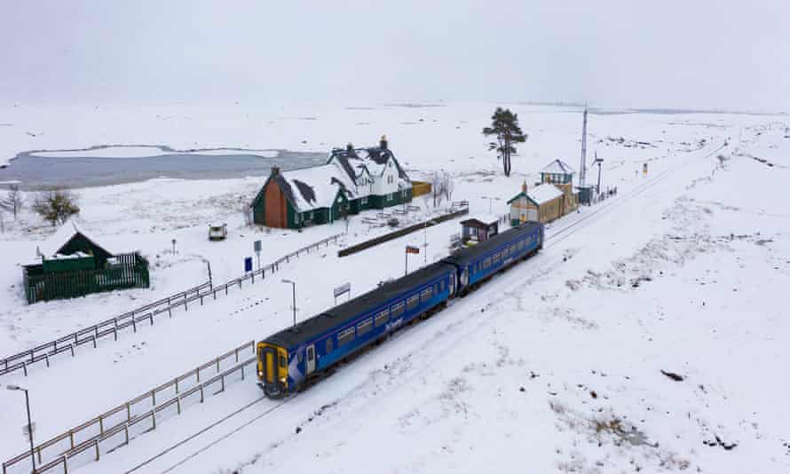 De fortes chutes de neige à Corrour sur la West Highland Line.