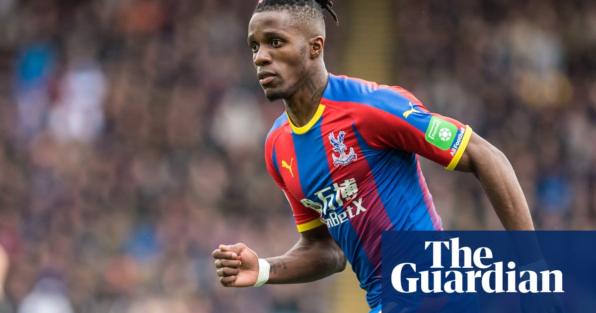 Wilfried Zaha could play against Everton despite transfer snub, says Hodgson