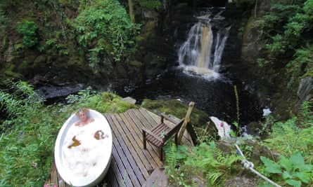 Gorge bath Ecoyoga, Scotland. Yoga retreat For Travel
