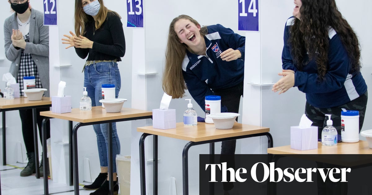 Jigglypuff wii Christmas Covid testing for UK students a ‘recipe for chaos’, says