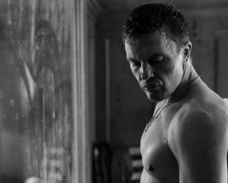 Michael C. Pitt mirror - Day of the Fight - press film still