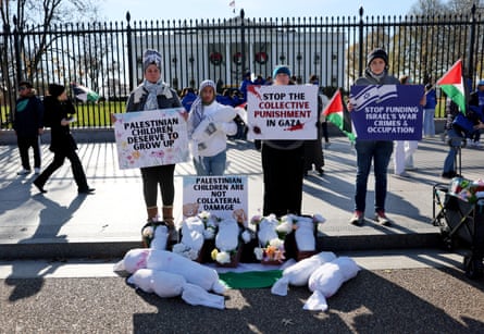 Protesters call for an end to the killing of Palestinians outside the White House.