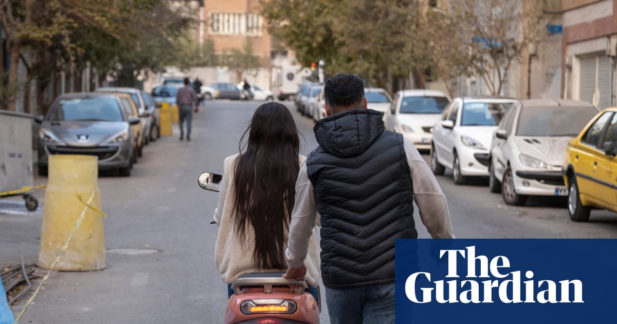 The women throwing off their hijabs in Tehran