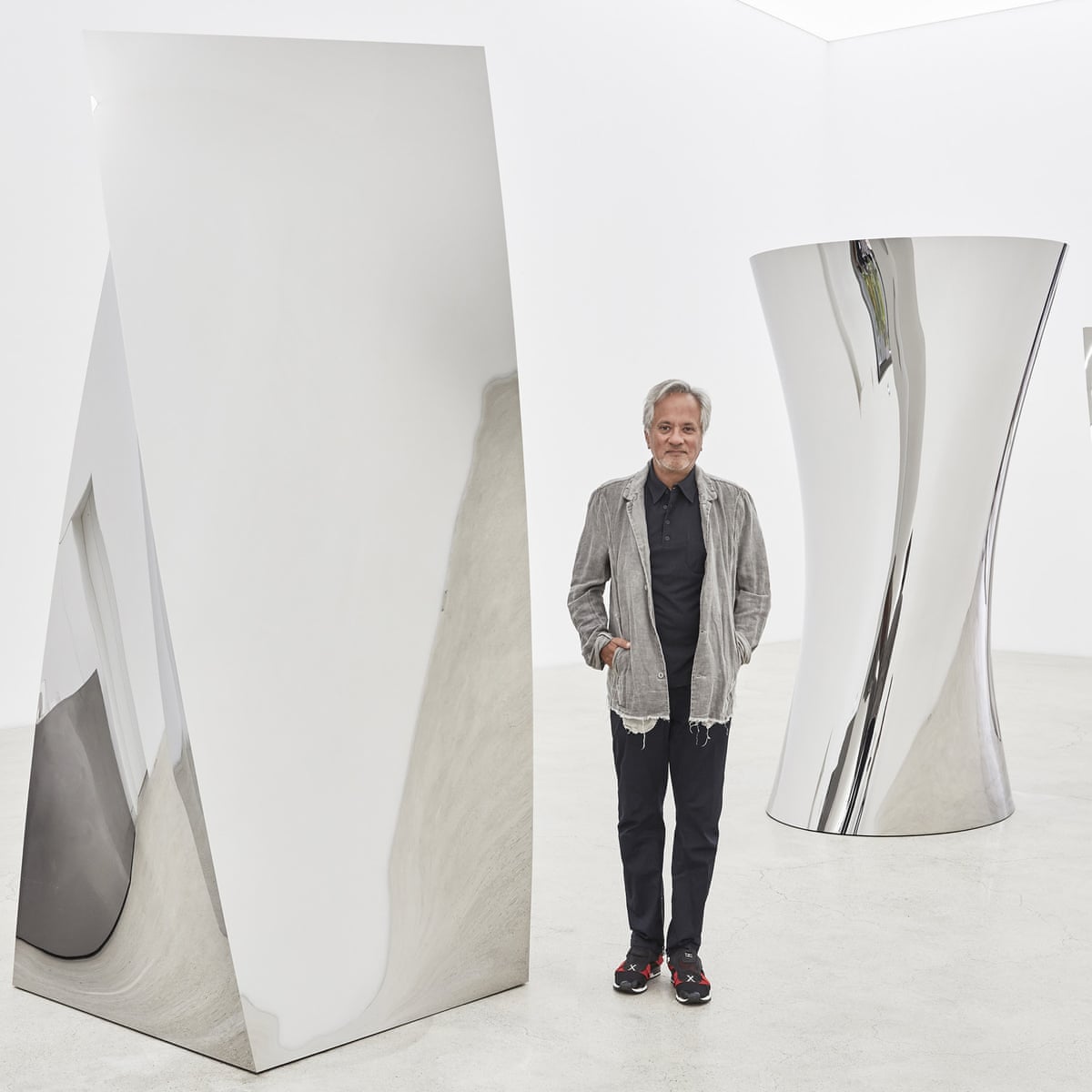 you could disappear into it': anish kapoor on his exclusive rights to the 'blackest black' anish kapoor the guardian you could disappear into