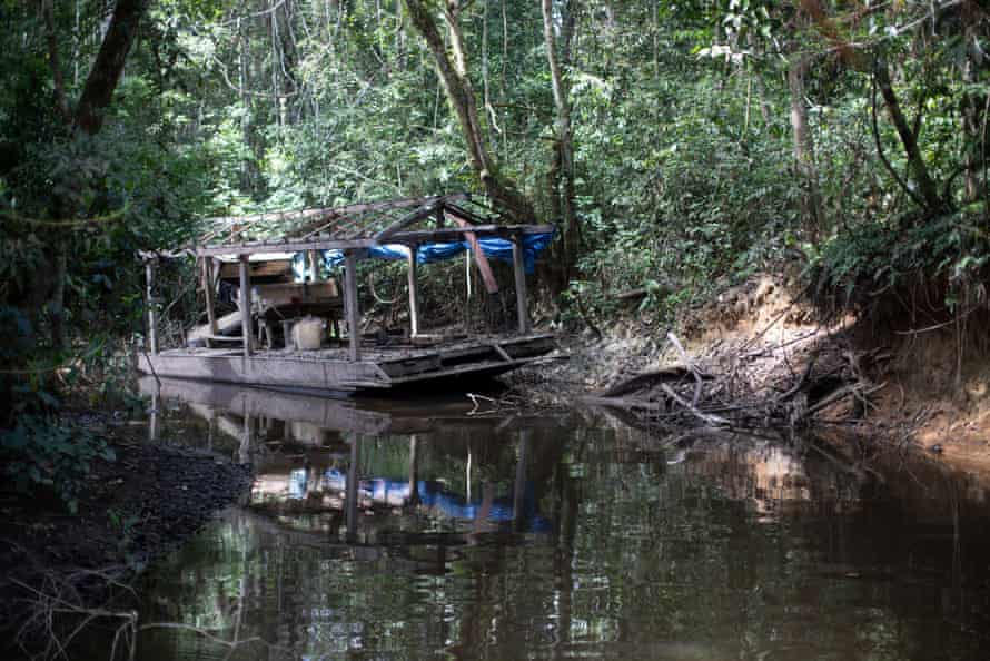 A barge used by illegal miners to suck up mud and extract gold particles, hidden near the Uraricoera River.