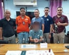 Image of Thai police in sparkly dresses with handcuffed suspect turns out to be AI fake | Ξένα νέα στο PlusTV.gr