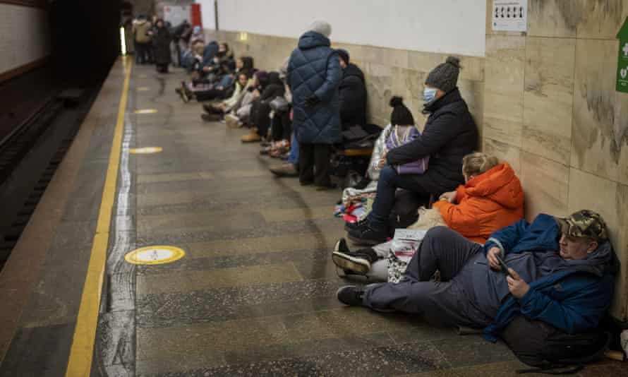 People lie in the Kyiv subway, using it as a bomb shelter.